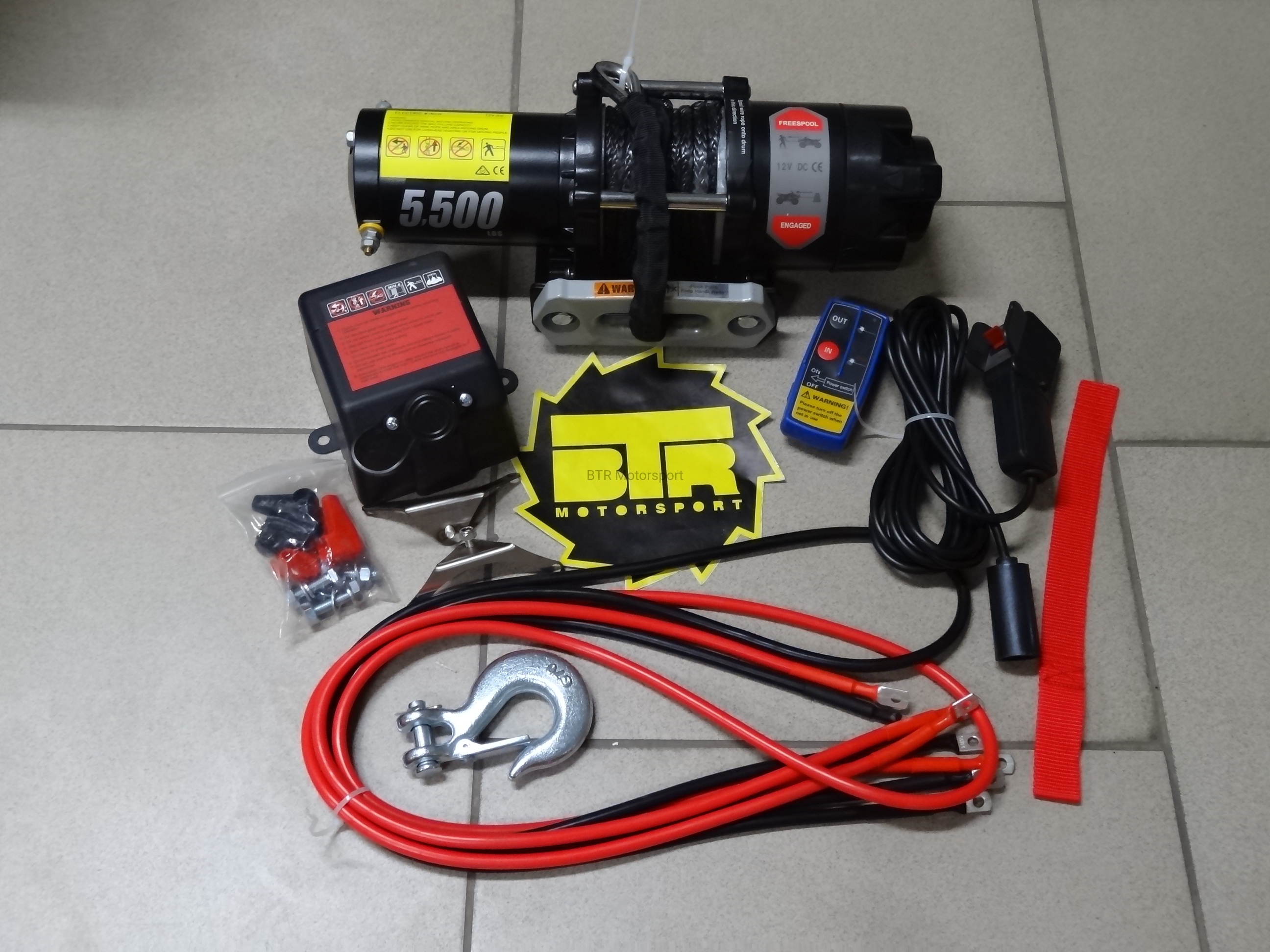 Лебедка электрическая 12V PRO&TOP 5500lbs / 2495 кг с синтетическим тросом